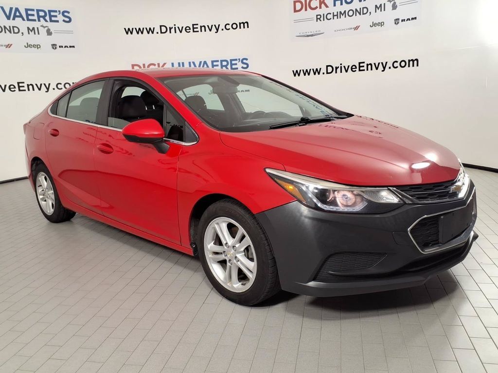 Used 2018 Chevrolet Cruze LT w/ LT Fleet Convenience Package FWD image 3