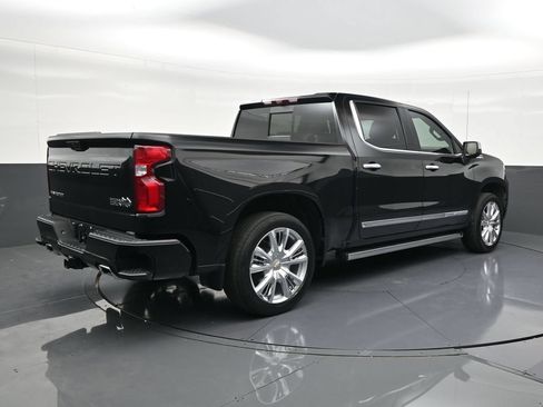 Used 2024 Chevrolet Silverado 1500 High Country AWD/4WD image 5