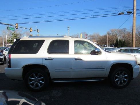 Used 2009 GMC Yukon Denali image 8