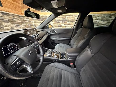 Used 2023 Mitsubishi Outlander SE image 11