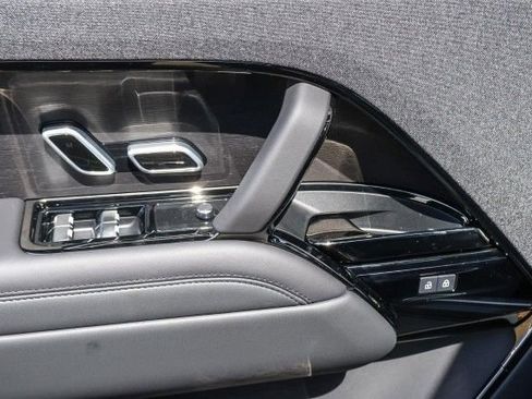 New 2025 Land Rover Range Rover Sport SE image 21