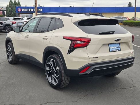 New 2026 Chevrolet Trax RS w/ Sunroof Package FWD image 4
