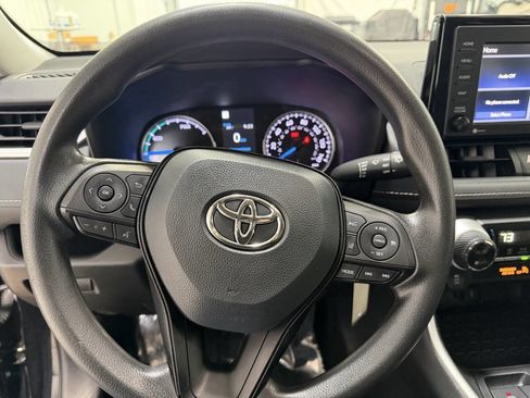 Used 2022 Toyota RAV4 LE image 16