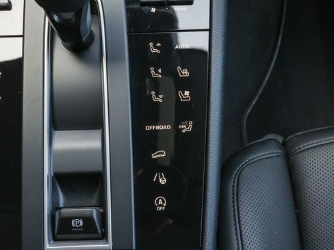 Certified 2026 Porsche Macan AWD/4WD image 29