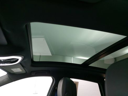 Certified 2025 Porsche Macan image 31