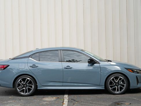Used 2025 Nissan Sentra SR w/ SR Premium Package FWD image 47
