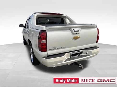 Used 2013 Chevrolet Avalanche LTZ RWD image 9