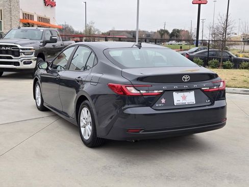 Used 2025 Toyota Camry LE image 4