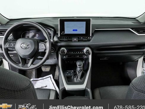Used 2025 Toyota RAV4 XLE FWD image 17