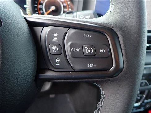Used 2025 Jeep Wrangler Unlimited Rubicon w/ Convenience Group AWD/4WD image 14