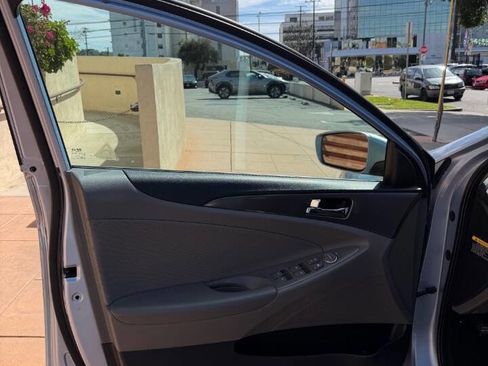 Used 2015 Hyundai Sonata Limited image 30