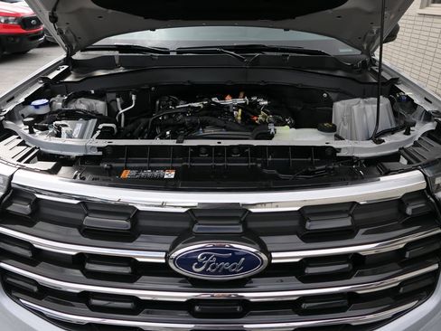 Used 2026 Ford Explorer Active w/ Active Comfort Package RWD image 30