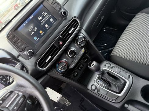 Used 2018 Hyundai Kona SE image 16