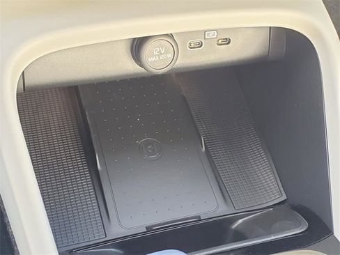 New 2026 Volvo XC40 B5 Ultra w/ Protection Package Premier image 24