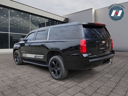 Used 2017 Chevrolet Suburban LT image 3