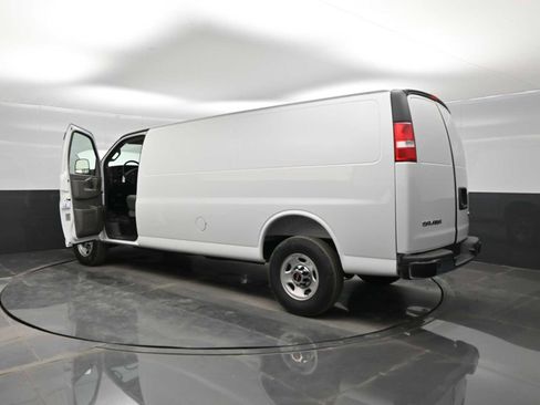 New 2026 GMC Savana 3500 Extended RWD image 39