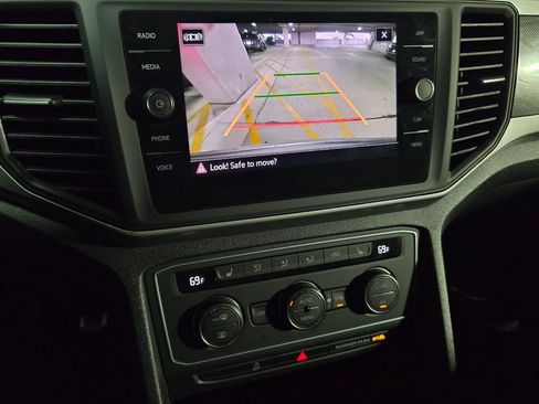 Certified 2021 Volkswagen Atlas Cross Sport SE w/ Panoramic Sunroof Package FWD image 23