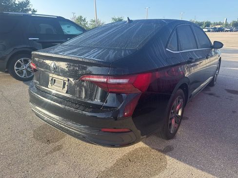 Used 2024 Volkswagen Jetta SE image 2