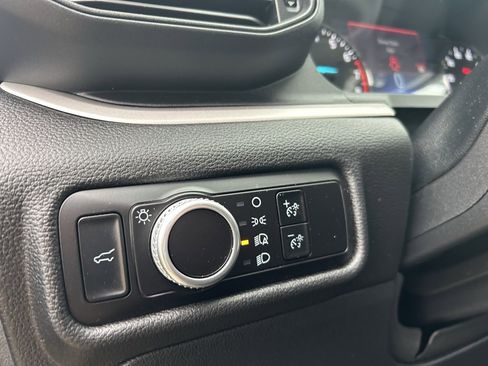 Used 2023 Ford Explorer XLT image 14