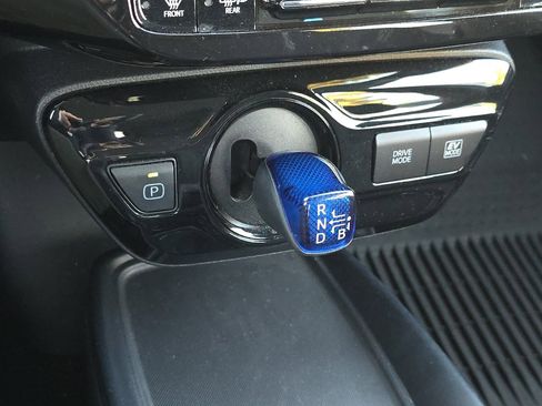 Used 2022 Toyota Prius L Eco image 18