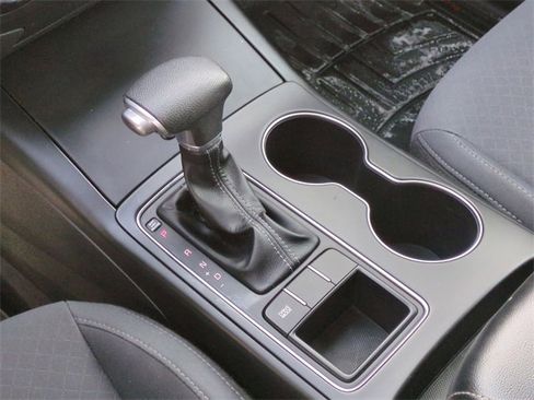 Used 2019 Kia Sorento LX image 16