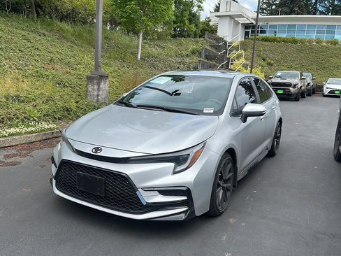 Used 2026 Toyota Corolla XSE FWD image 2