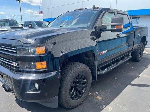Used 2016 Chevrolet Silverado 2500 LT w/ Midnight Edition AWD/4WD image 4