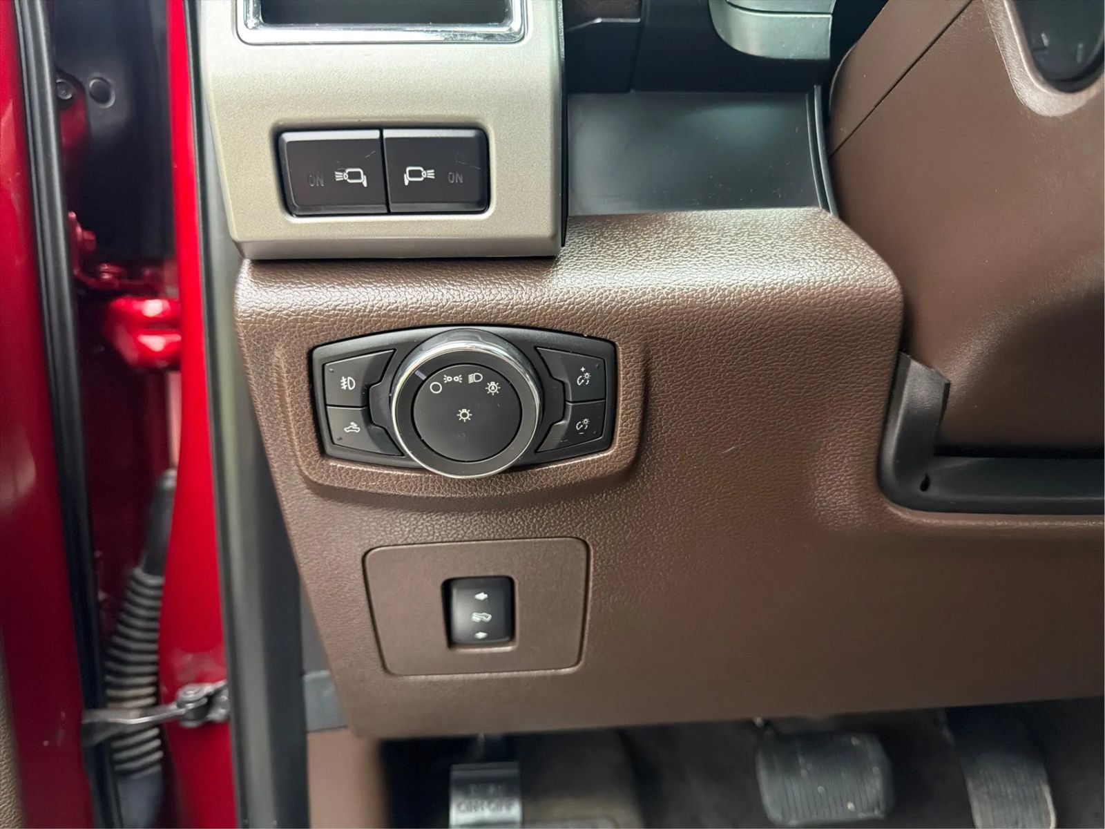 Used 2015 Ford F150 King Ranch w/ Equipment Group 601A Luxury AWD/4WD image 48