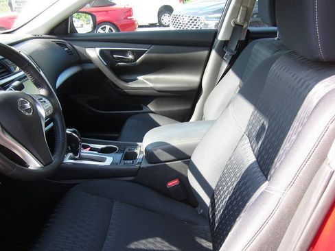 Used 2018 Nissan Altima 2.5 SV w/ 2.5 SV Technology Package FWD image 9