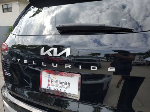 Certified 2024 Kia Telluride S w/ S Sunroof Package FWD image 8