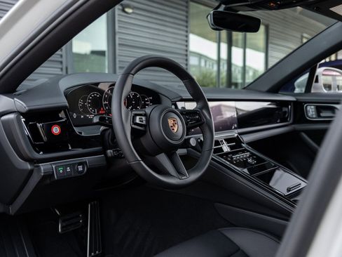 New 2026 Porsche Panamera 4 image 4