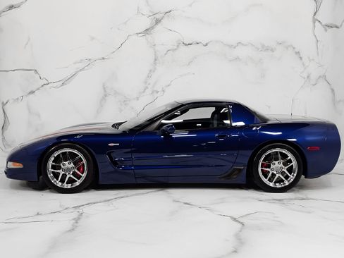 Used 2004 Chevrolet Corvette Z06 w/ Z06 Preferred Equipment Group RWD image 7