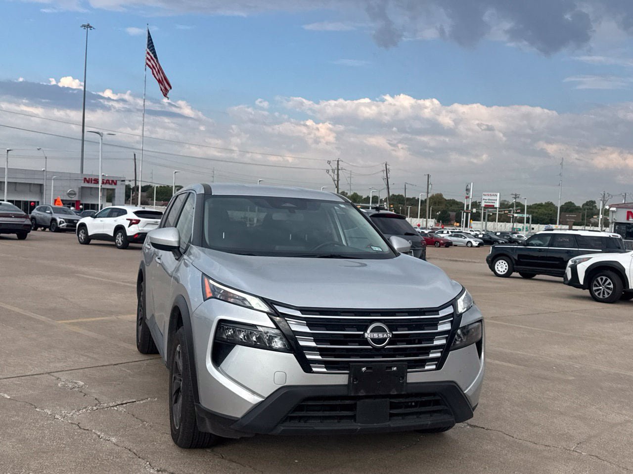 Certified 2025 Nissan Rogue SV FWD image 4