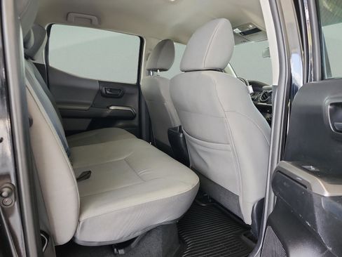 Used 2018 Toyota Tacoma SR5 RWD image 18