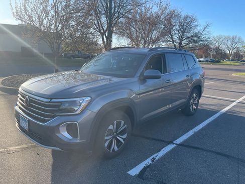 Used 2025 Volkswagen Atlas SE image 8