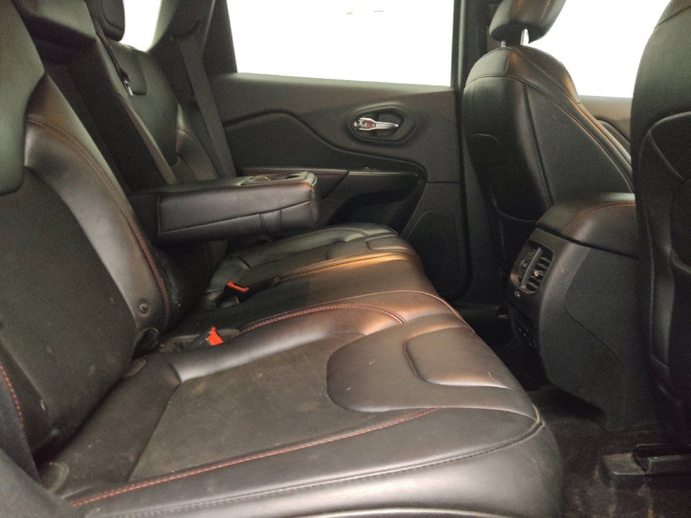 Used 2019 Jeep Cherokee Trailhawk AWD/4WD image 19