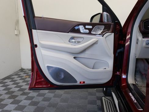 Used 2021 Mercedes-Benz Maybach GLS 600 4MATIC image 19