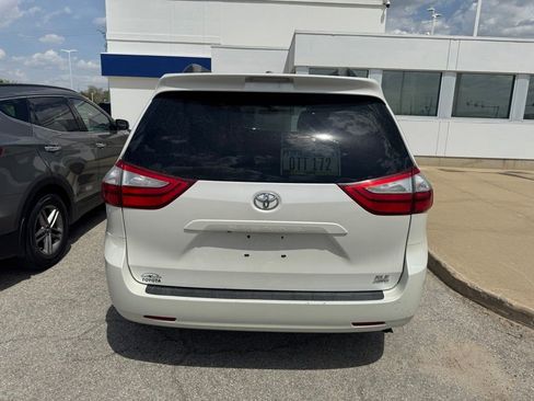Used 2015 Toyota Sienna XLE AWD/4WD image 4