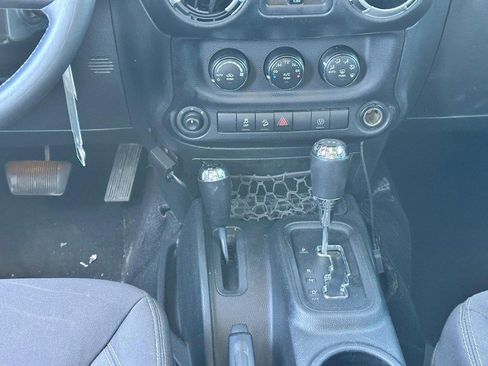 Used 2016 Jeep Wrangler Unlimited Sahara w/ Connectivity Group AWD/4WD image 14