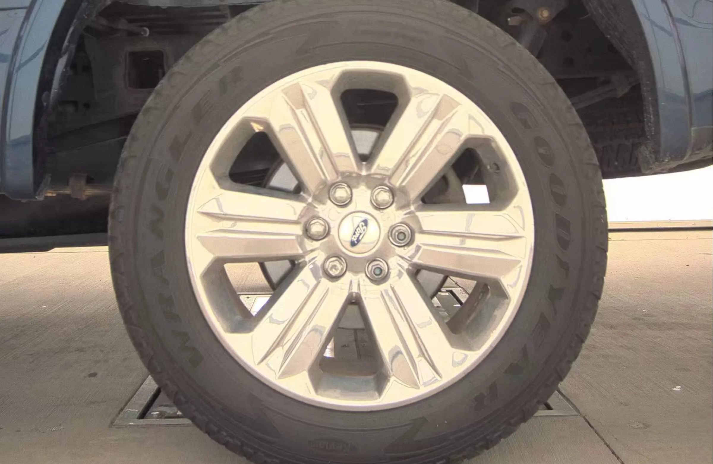 Used 2018 Ford F150 Lariat w/ Equipment Group 502A Luxury AWD/4WD image 10