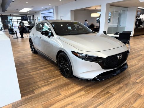 New 2026 MAZDA MAZDA3 Hatchback w/Premium Plus Pkg image 3