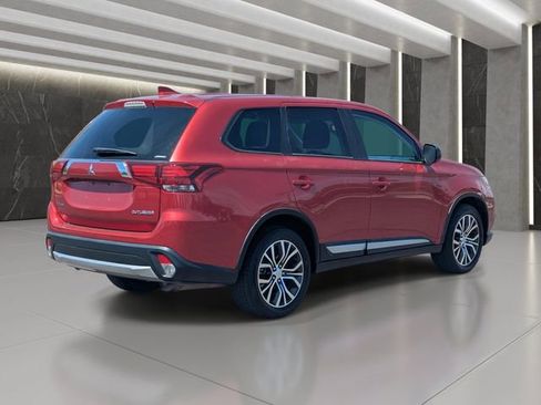 Used 2018 Mitsubishi Outlander ES AWD/4WD image 6