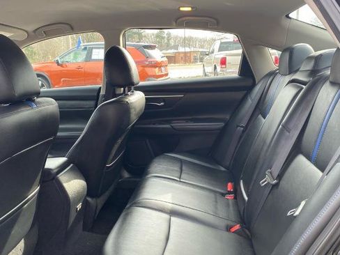 Used 2018 Nissan Altima 2.5 SR w/ SR Midnight Edition image 21