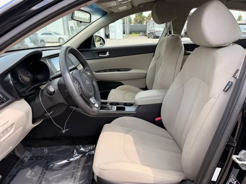 Used 2018 Kia Optima LX w/ 17" Alloy Wheels Package FWD image 2