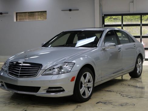 Used 2013 Mercedes-Benz S 550 4MATIC image 1