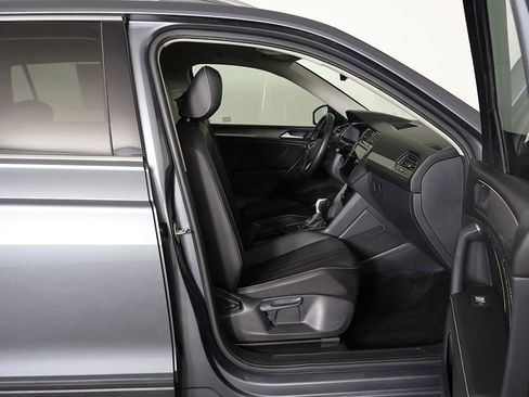 Used 2023 Volkswagen Tiguan SE w/ Panoramic Sunroof Package FWD image 30
