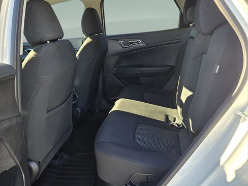 Used 2025 Kia Sportage LX image 10