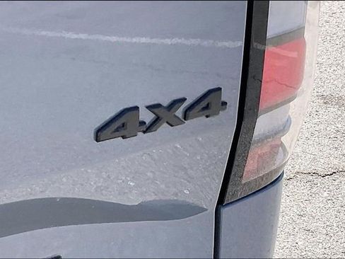 New 2026 Nissan Frontier SV image 9