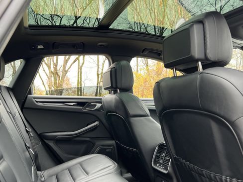 Certified 2025 Porsche Macan image 21