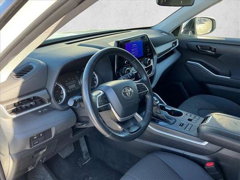 Used 2024 Toyota Highlander LE image 10